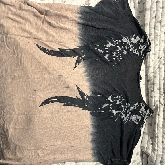 Rock & Republic Women's Black, Blue, and Beige Top with Sparkling Wing Design XL - Picture 6 of 6